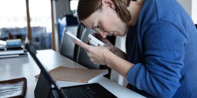 woman using a screen reader